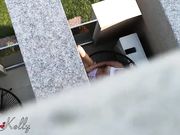 偷拍美女户外自家阳台自摸