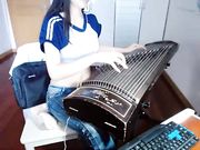 弹得了古筝自得了慰多才多艺大波妹