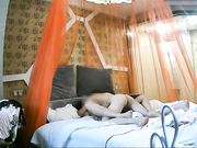 酒店偷拍美女被中年男激烈抽插