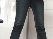 商场厕拍 妹子像是没睡好样