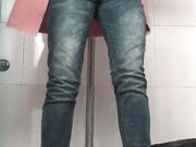 商场厕拍 妹子像是没睡好样