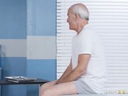 在老爷爷面前医生内射骚护士