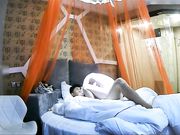 还在吃饭就被男的扒光衣服开操