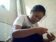 厕所偷拍 年轻的妹子果然青春靓丽2