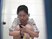 商场厕拍 妹子看起来萌萌哒