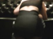 想不想操妈妈？妈妈忍不住了好想 乱伦演绎包厢里沙发上儿子干妈妈