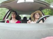 Car Double Trouble 把母女花带回家玩3P