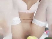 淫荡主播往逼里塞个苹果 再用黄瓜插屁眼 最后苹果还没弄出来