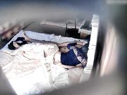 小伙憋坏了把美女按倒互舔疯狂输出