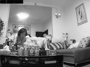 偷拍洗完澡出来的美少妇和留着小胡子的老公在沙发做爱