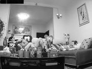 偷拍洗完澡出来的美少妇和留着小胡子的老公在沙发做爱