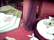 情趣酒店水滴摄像头偷拍胖哥带着有浓密黑森林的情人开房