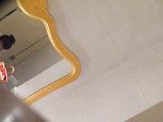 大型活动现场后台厕拍 美女们有说有笑的都很开心啊