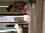 眼镜美眉和包养她干的干爹豪华酒店套房浴室啪啪边干边自拍