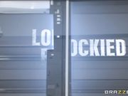 丈夫无法满足就勾引继子做爱的淫妻