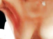 很是风骚玩的开自慰工具一大堆随便换着用自慰插穴很淫荡