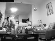 破解摄像头偷窥洗澡出来的美少妇和留着小胡子的老公在沙发啪啪