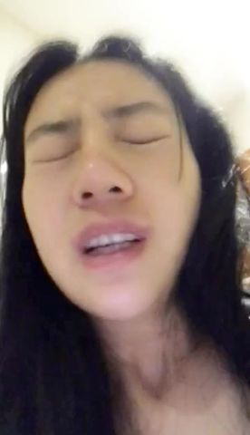 淫荡少妇全裸自摸秀到窗边自摸呻吟边摸边叫老公很是诱惑