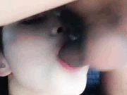 户外玩车震车外全裸诱惑被小哥哥草嘴近距离拍摄舔吊