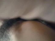 小夫妻约男同事家中一起玩3P,迫不及待抱起他老婆先在餐桌上干