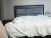 两个老司机约炮高颜值外围妹子酒店开房啪啪轮流干