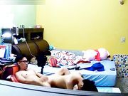 猥琐眼镜男在玩电脑被苗条漂亮女友主动求操各种体位