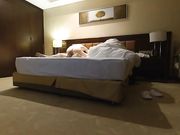 童颜气质大学美女酒店援交土豪时被猛男各种高难度姿势狠狠爆操,干的美女腿发软躺那不动了!