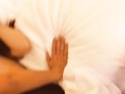 和老铁一起暴力3p银行理财经理貌似把人家下面弄出血了