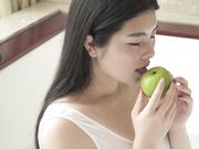 巨乳美眉娜露浴缸大尺度诱惑