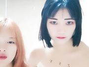 年轻男女们干小萌妹群P啪啪秀 年纪都不大 却已很会玩