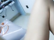 骚气妹子直播演绎跑腿小哥买了个道具JJ勾引啪啪