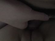 胸大腰细的清纯白嫩大学美女被土豪干爹尽情蹂躏爆操,丰满无毛的小鲍鱼被内射的满满的,