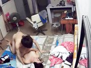 在墙上装好针孔摄像头偷拍打炮