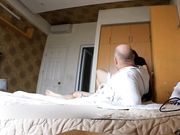 尾辫丰满妹子嘴当B洞插貌似吃壮阳葯了猛干