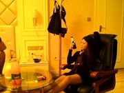 哥肏了个骚妹子苗条身材性感黑丝