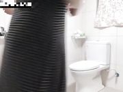 花洒头坏了找师傅来维修勾引他在浴室里激情