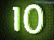 大鸡巴操的美女骚逼流了好多水,射我BB里