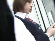 身穿黑色紧身衣的女高中生不能对父母说的打工