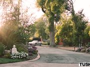 这两个妹子丰满肉肉极品黑丝一看就欲火冲动