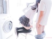 萌萌可爱的萝莉阳台口交 抱在洗衣机插入插入