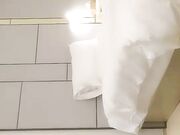 今晚约个白衣高质量外围妹子，蹲着口交上位骑乘抽插边操边摸奶