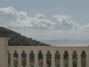 大奶子美女模特在阳光明媚风景宜人的海边别墅被大肉棒抽插