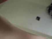 在门后偷拍小女友换衣服