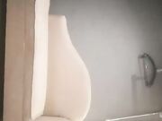 约了个白裙妹子TP啪啪，蹲着口交床上舔逼抱着猛操