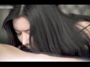 少妇寂寞难耐洗澡时被司机偷看后竟直接把他叫进来吃鸡巴啪啪