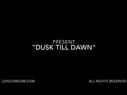 和闺蜜双飞伺候纹身男友无套后入轮操