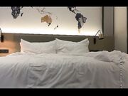 巨乳援交妹子操不够床上操完了地上舔