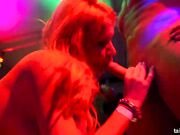 地下成人淫乱派对现场真实记录火辣性感美女1挑2女女双飞3P怎么搞的都有