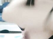 风骚的大奶少妇玩3P，让两个男人一起吃奶子好骚