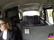 这个美女司机太诱人了乘客看到后心动勾引插入逼穴肆意车震